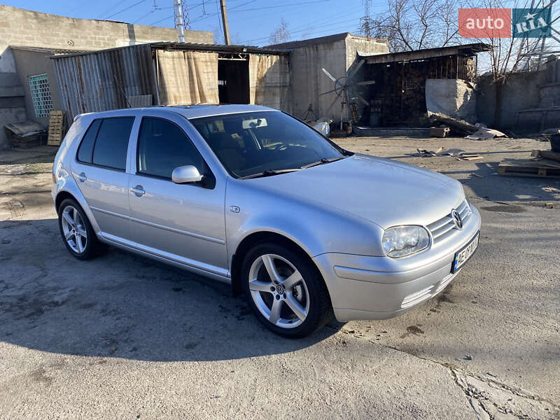 Volkswagen Golf (2003)