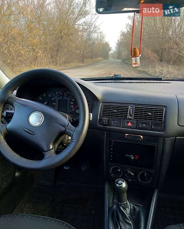 Volkswagen Golf (2003)