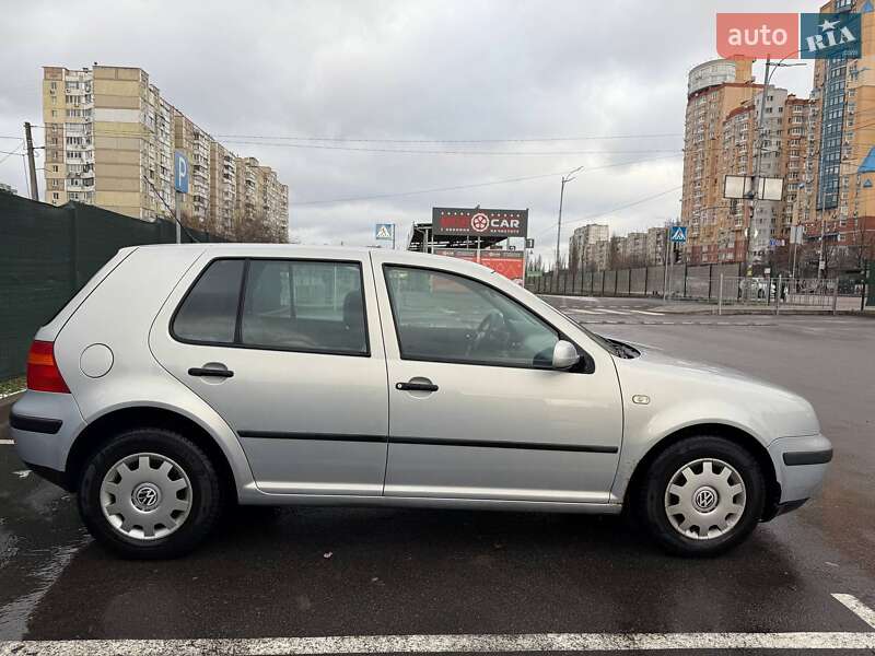 Volkswagen Golf (2000)