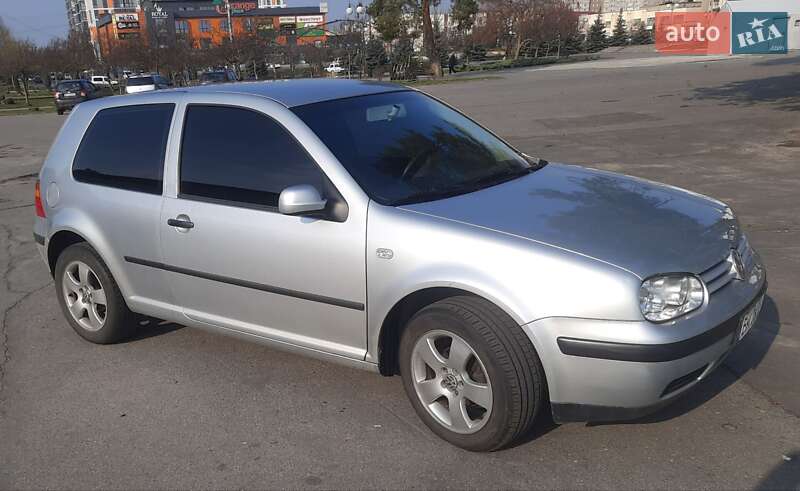 Volkswagen Golf (2003)