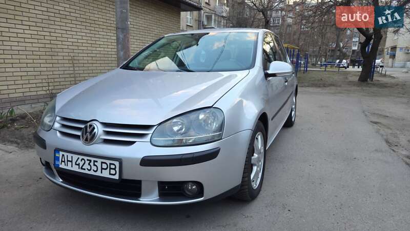 Volkswagen Golf (2005)