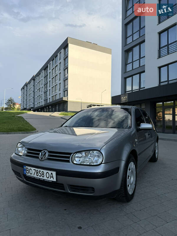 Volkswagen Golf (2003)