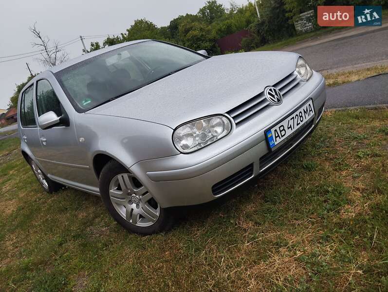 Volkswagen Golf (2003)