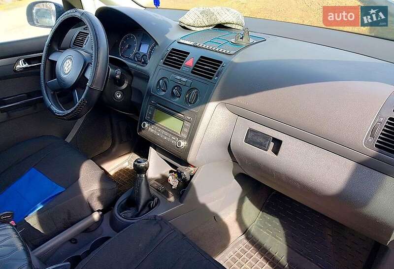 Volkswagen Touran (2005)