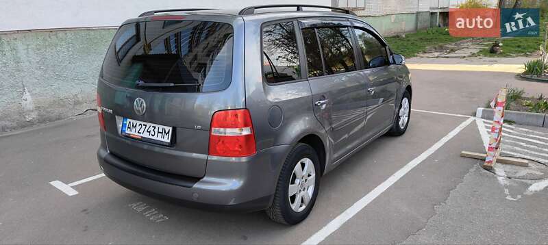 Volkswagen Touran (2005)