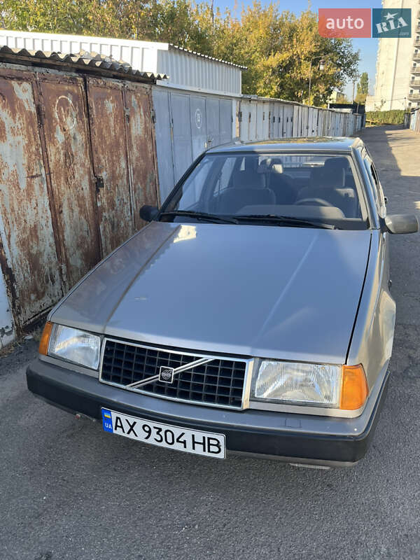 Volvo 440 (1990)