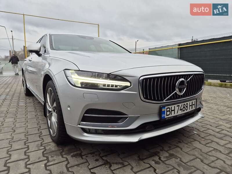 Volvo S90 (2017)