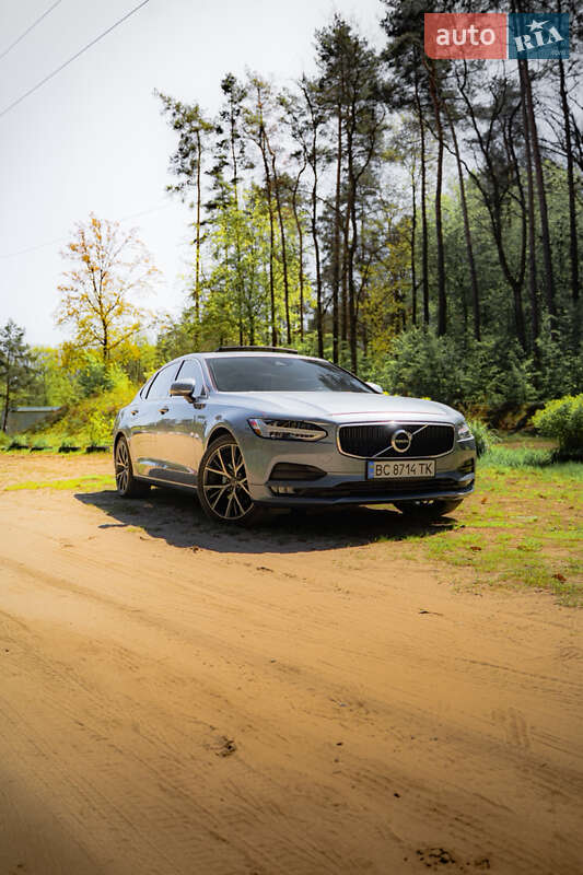 Volvo S90 (2017)