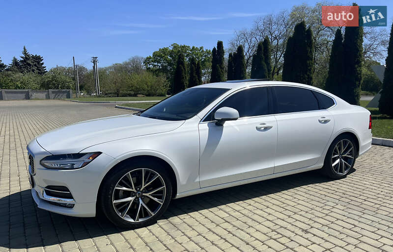 Volvo S90 (2017)