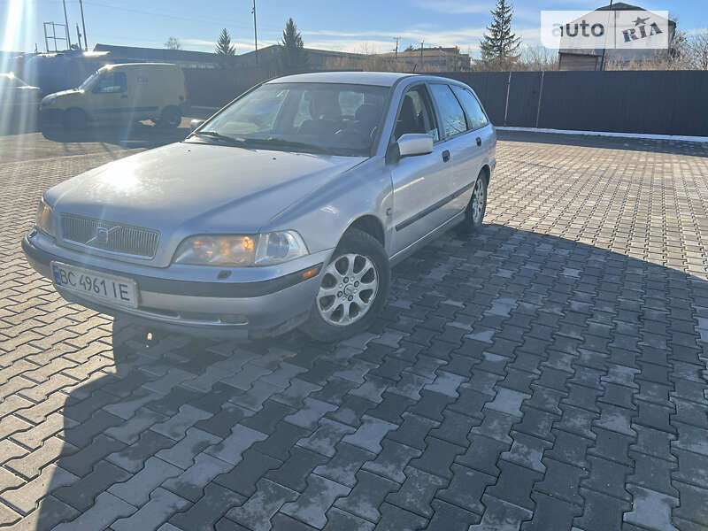 Volvo V40 (2000)