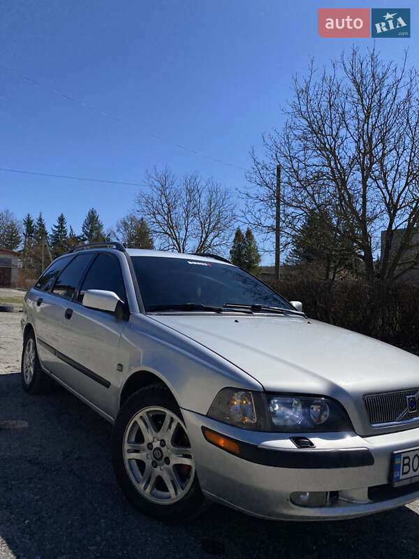 Volvo V40 (2001)