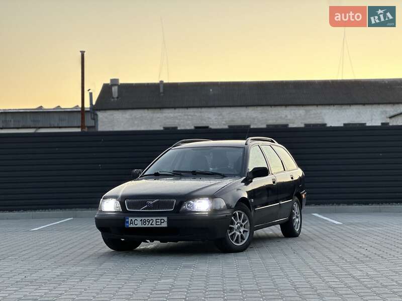 Volvo V40 (2001)