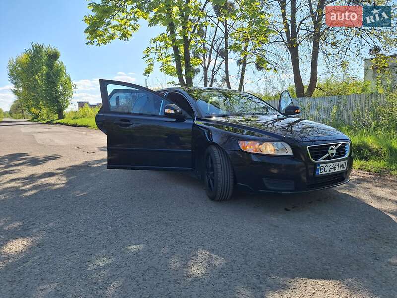 Volvo V50 (2010)