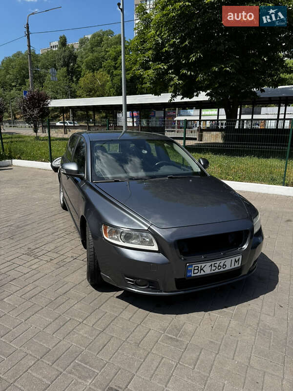Volvo V50 (2010)