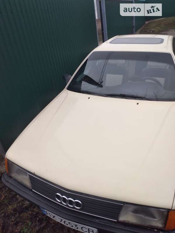 Audi 100 (1983)