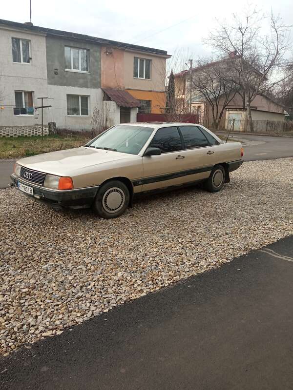 Audi 100 (1986)
