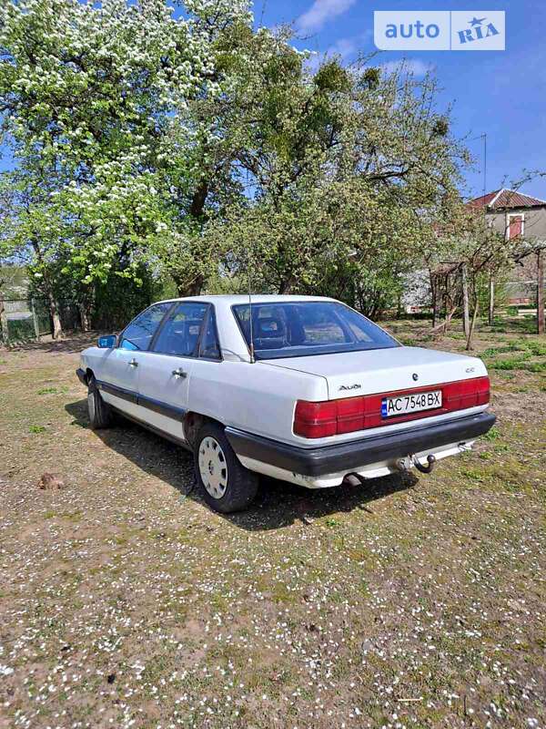 Audi 100 (1984)