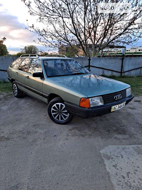Audi 100 (1984)