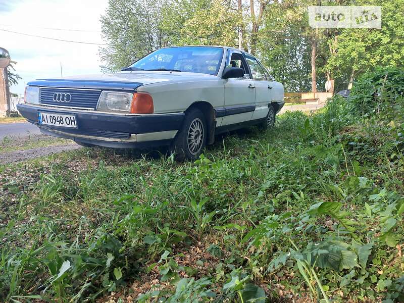 Audi 100 (1984)