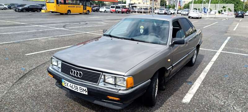 Audi 100 (1984)