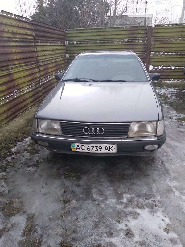 Audi 100 (1983)