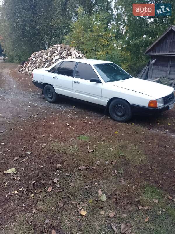 Audi 100 (1985)