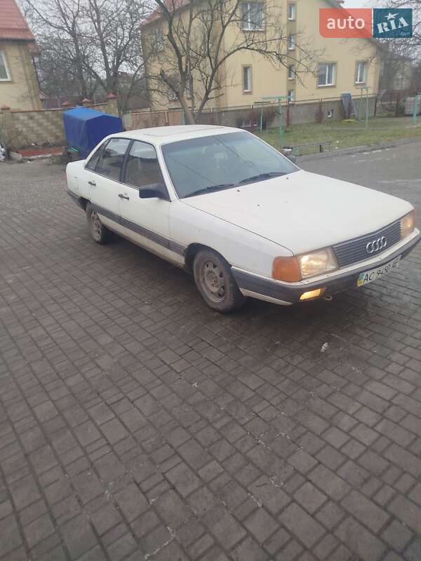 Audi 100 (1984)