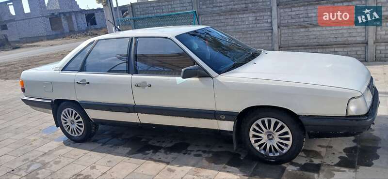 Audi 100 (1986)