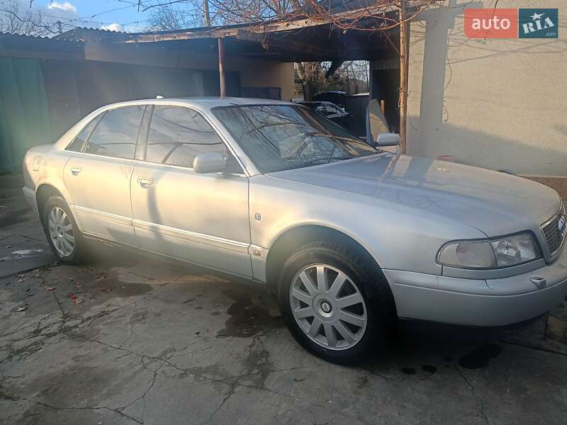 Audi A8 (1996)