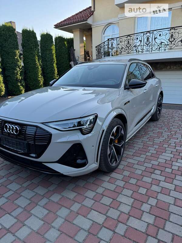 Audi E-tron (2021)
