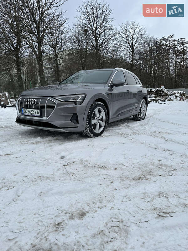 Audi E-tron (2019)