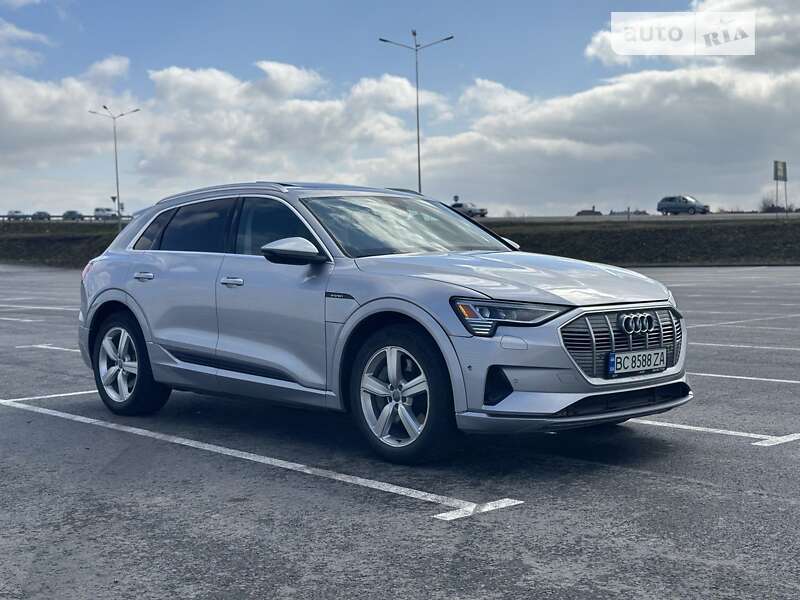 Audi E-tron (2019)
