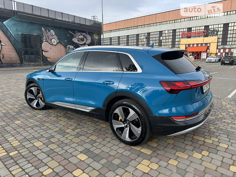 Audi E-tron (2019)