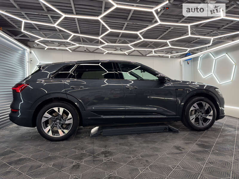 Audi E-tron (2019)
