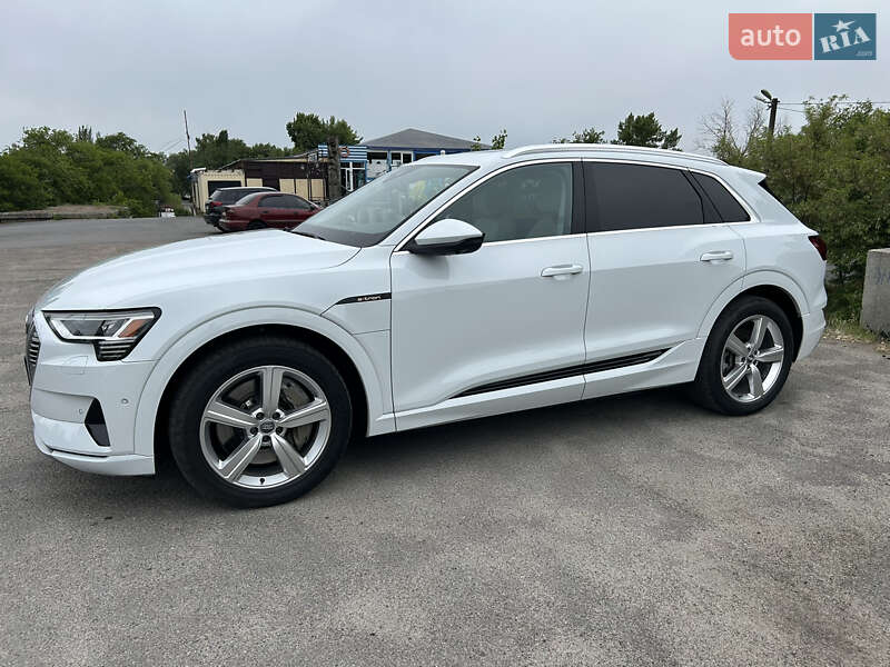 Audi E-tron (2019)