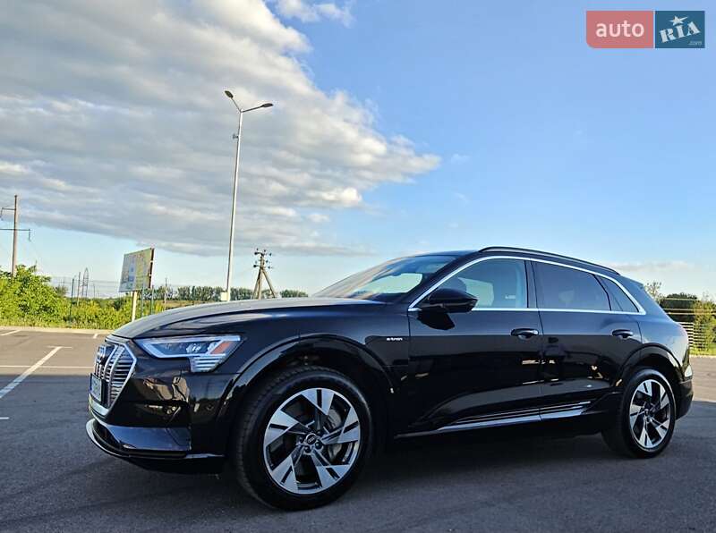 Audi E-tron (2022)