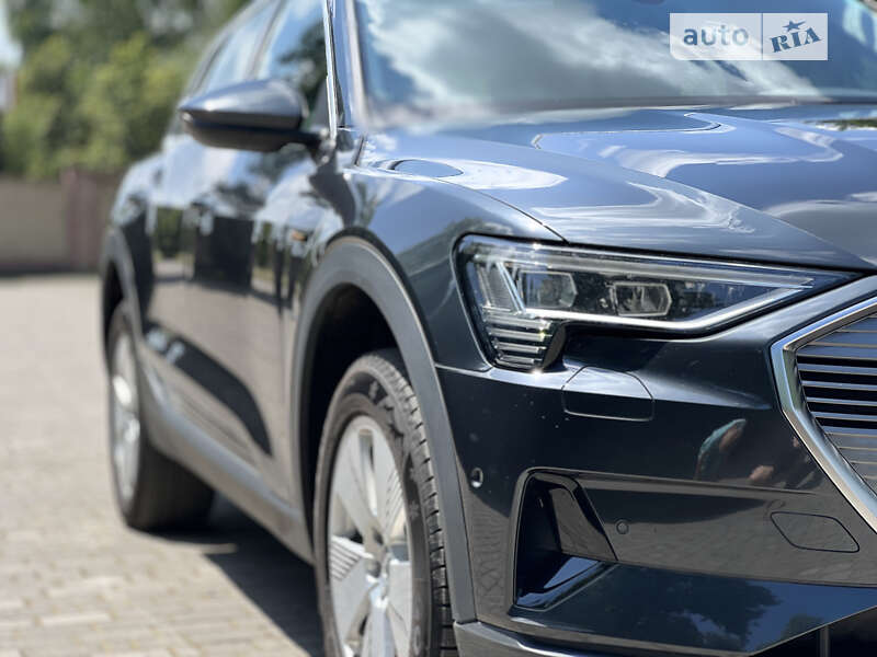 Audi E-tron (2019)