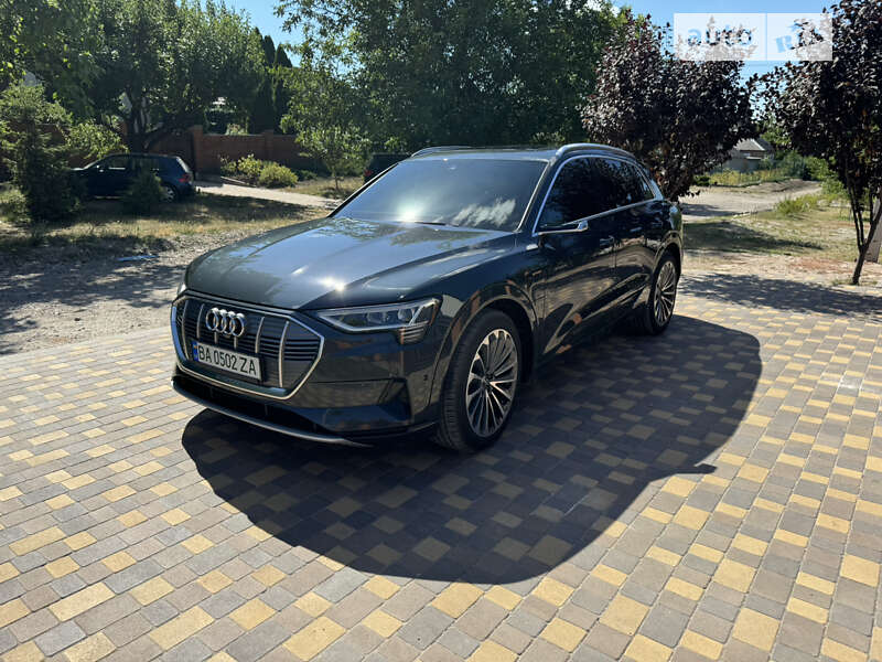 Audi E-tron (2019)