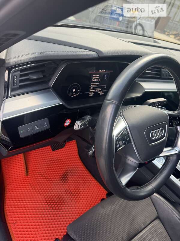 Audi E-tron (2019)