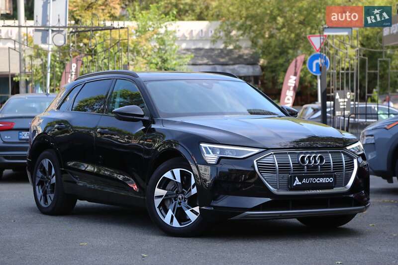 Audi E-tron (2022)