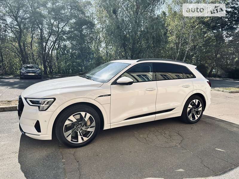 Audi E-tron (2021)