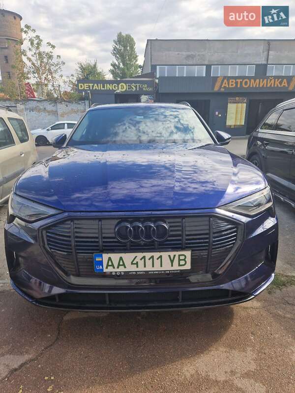 Audi E-tron (2022)