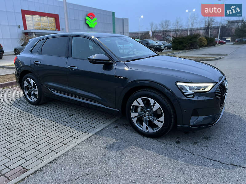 Audi E-tron (2019)