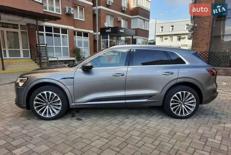 Audi E-tron (2019)