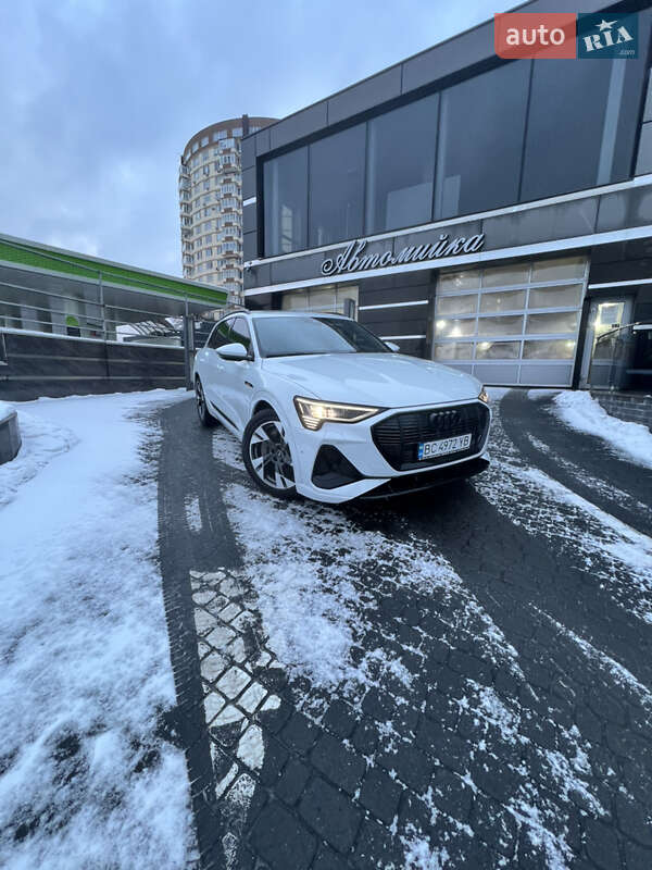Audi E-tron (2019)