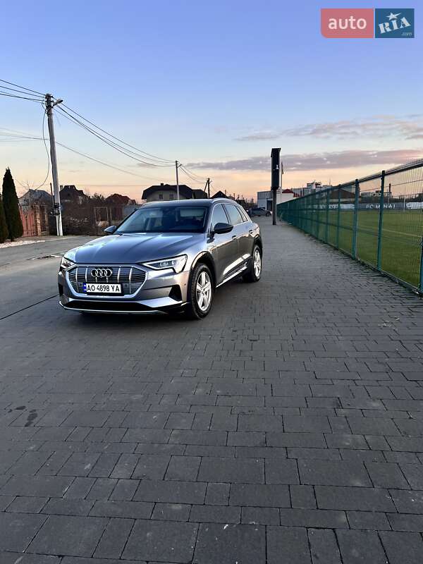 Audi E-tron (2019)