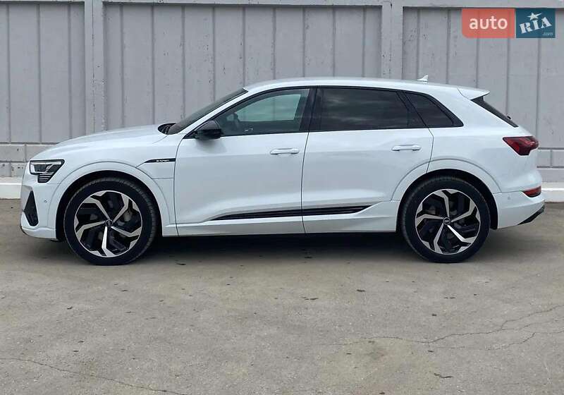 Audi E-tron (2019)