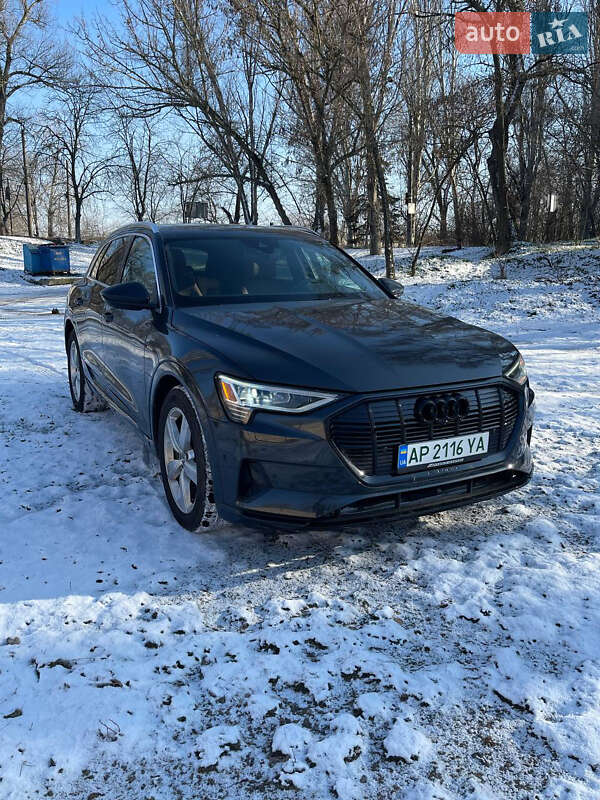 Audi E-tron (2019)