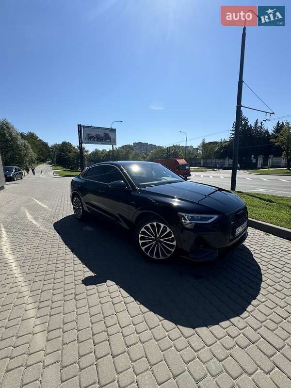 Audi E-tron (2022)
