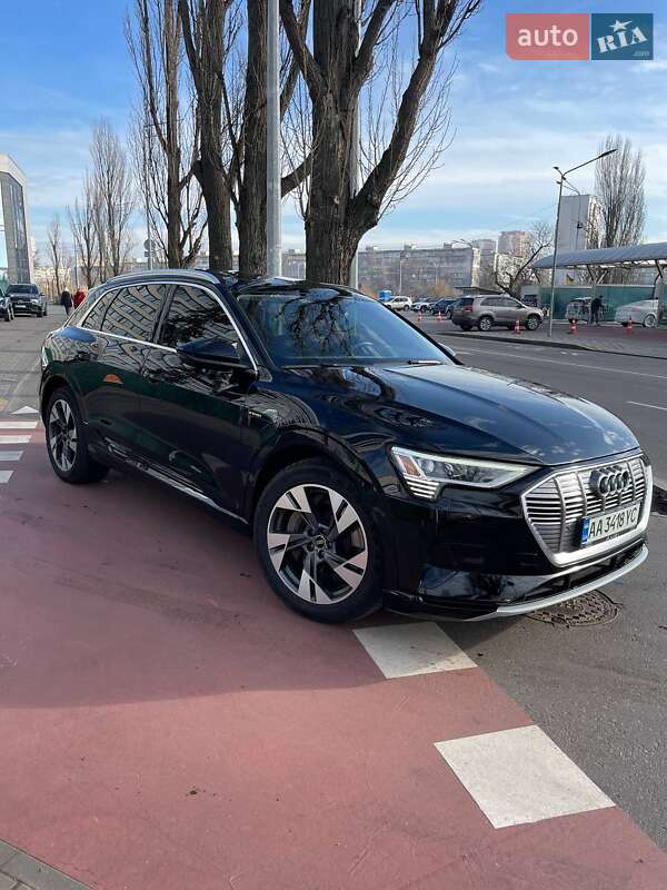 Audi E-tron (2021)